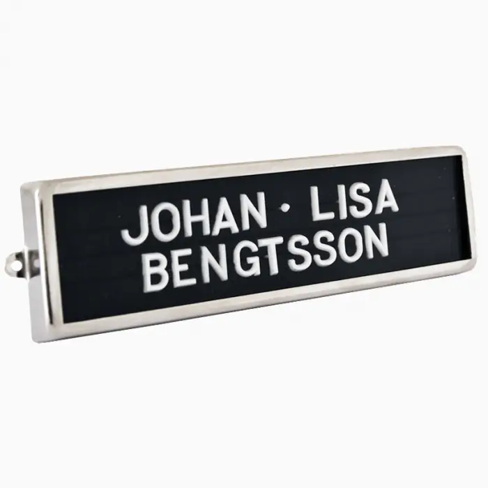 Namnskylt med svart pannå 170x48 mm