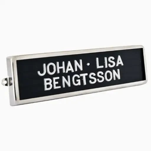 [646-102] Namnskylt med svart pannå 170x48 mm